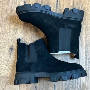 New Urband Outfitters Black Oiled Chunky Boots Men’s Size 9